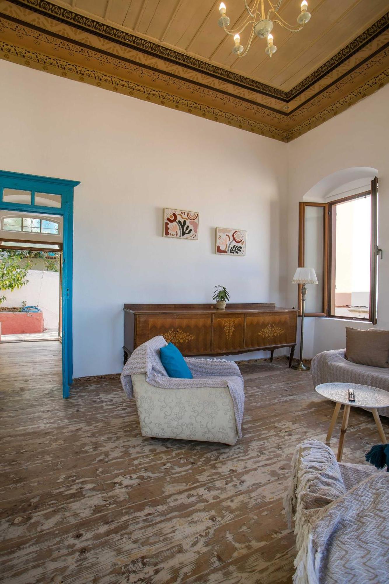 Serena Traditional * Symi